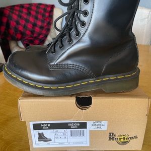 Dr Martens AirWair 1460 SMOOTH LEATHER LACE UP BOOTS